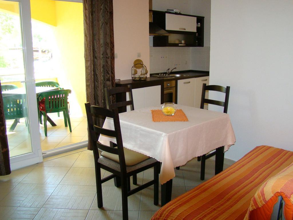 Apartments Buturic Sali Room photo